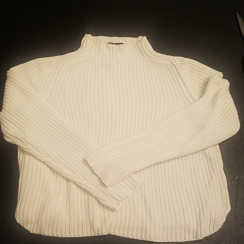 Crop cable knit sweater in white